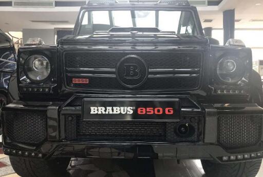 带大“B”的车标不只是贵，这款红蓝标志宝马，